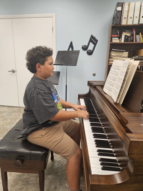 Piano lesson image